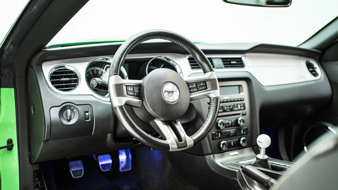 2013 Ford S197 Mustang - Image 6 of 21