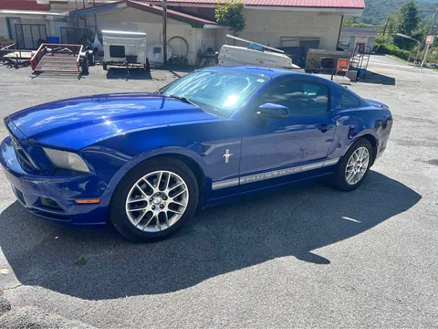 2013 Ford Mustang V6 Coupe 2D