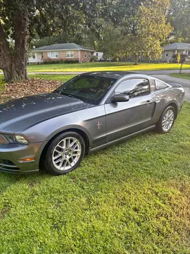 2013 Ford Mustang V6 Coupe 2D