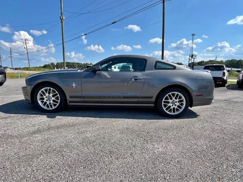 2013 Ford Mustang V6 Coupe 2D