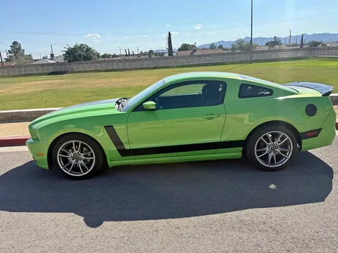 2013 Ford Mustang V6 Coupe 2D
