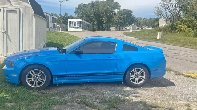 2013 Ford Mustang V6 Coupe 2D