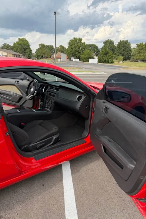 2013 Ford S197 Mustang - Image 13 of 14
