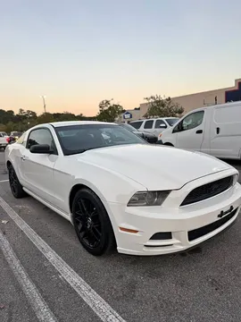 2013 Ford Mustang V6 Coupe 2D