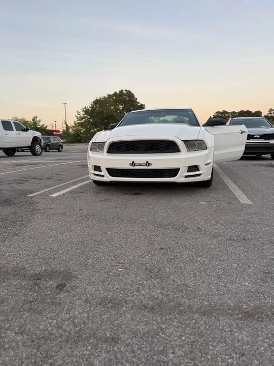 2013 Ford S197 Mustang - Image 2 of 9