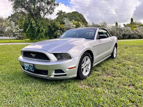 2013 Ford Mustang V6 Premium Convertible 2D