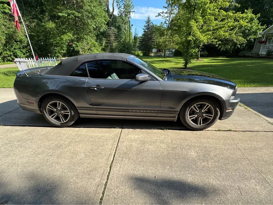 2013 Ford S197 Mustang - Image 2 of 7