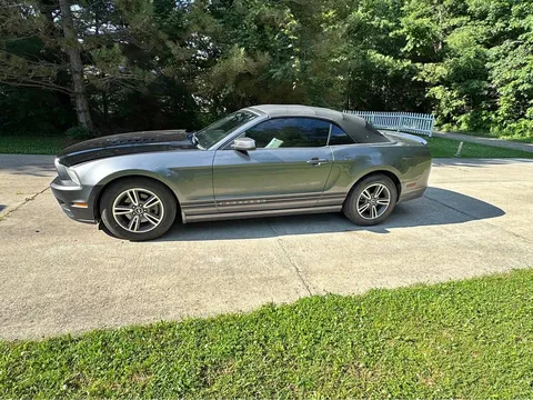 2013 Ford Mustang V6 Premium Convertible