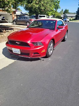 2013 Ford Mustang V6 Premium Convertible 2D