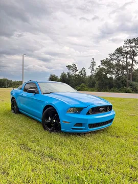 2013 Ford Mustang V6 Premium Coupe 2D