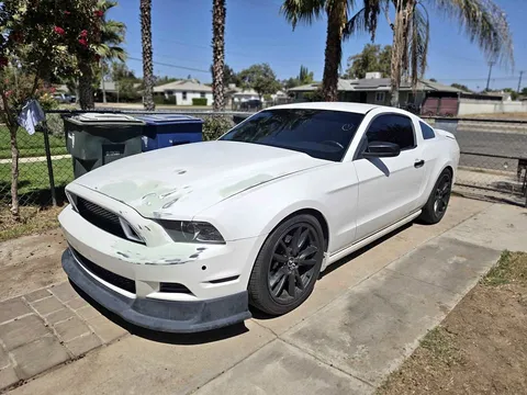 2013 Ford Mustang V6 Premium Coupe 2D