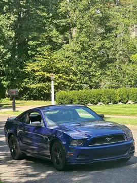 2013 Ford Mustang V6 Premium Coupe 2D