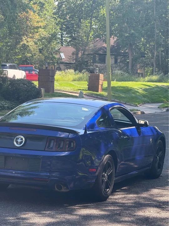 2013 Ford S197 Mustang - Image 2 of 8
