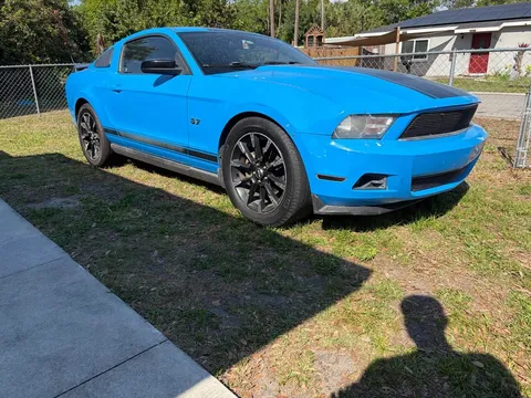 2013 Ford Mustang V6 Premium Coupe 2D