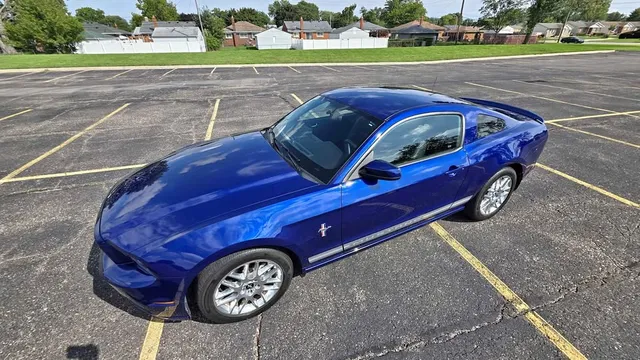 2013 Ford Mustang V6 Premium Coupe 2D