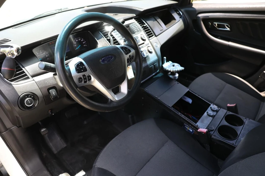 2013 Ford Crown Victoria - Image 4 of 31