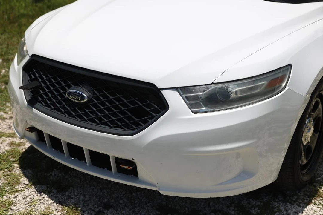 2013 Ford Crown Victoria - Image 24 of 31