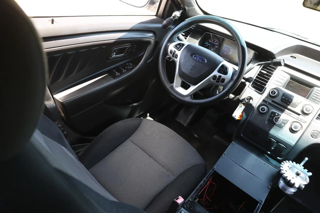 2013 Ford Crown Victoria - Image 20 of 31
