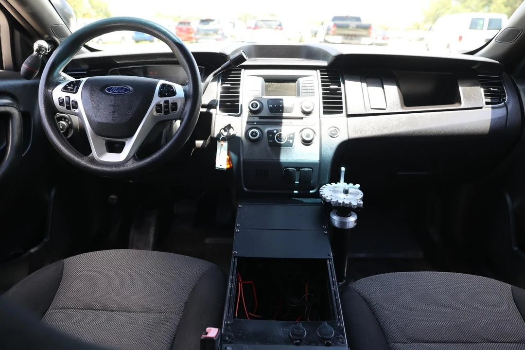 2013 Ford Crown Victoria - Image 21 of 31