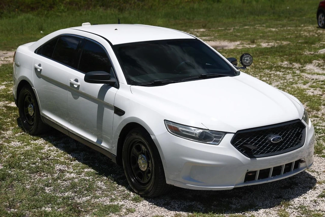 2013 Ford Crown Victoria - Image 15 of 31