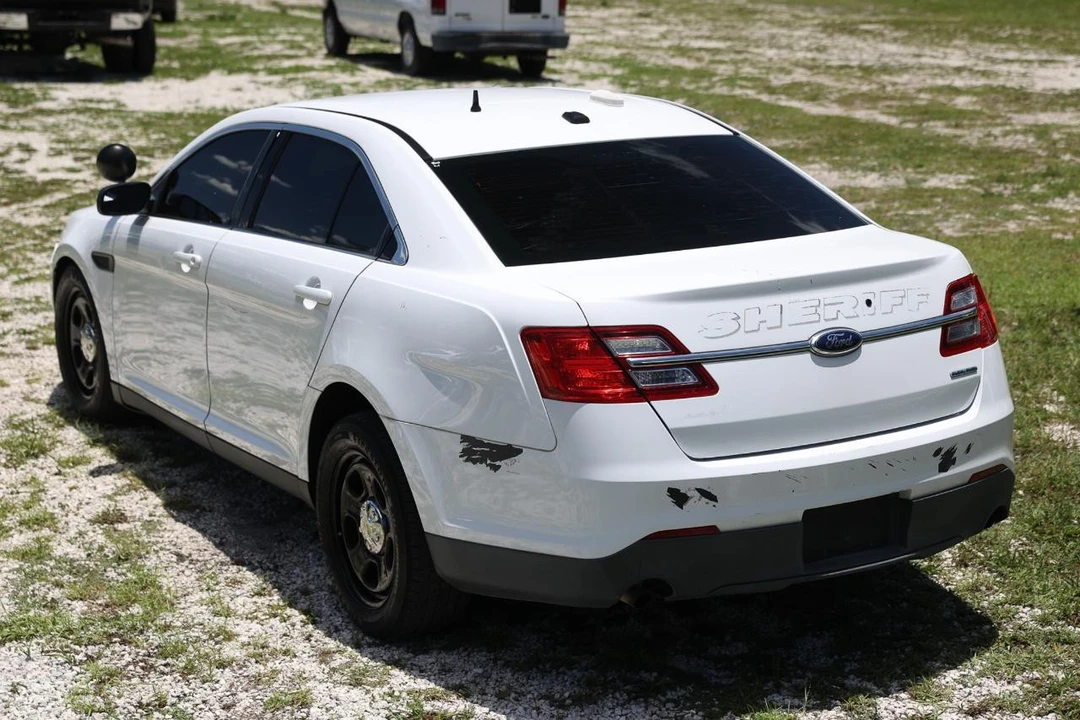 2013 Ford Crown Victoria - Image 5 of 31