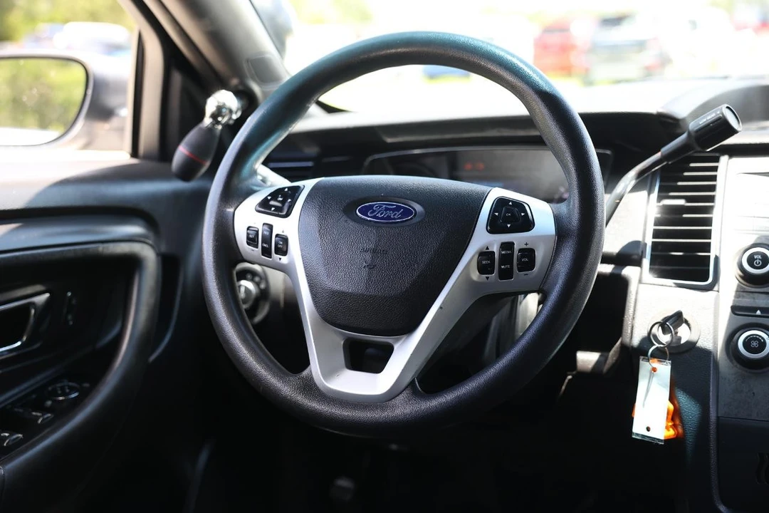 2013 Ford Crown Victoria - Image 27 of 31