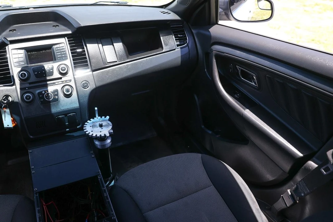 2013 Ford Crown Victoria - Image 22 of 31