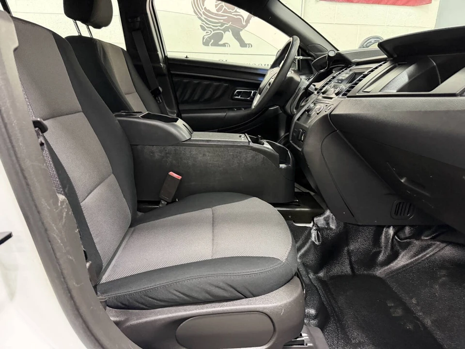 2013 Ford Taurus 6th Gen - Image 9 of 12