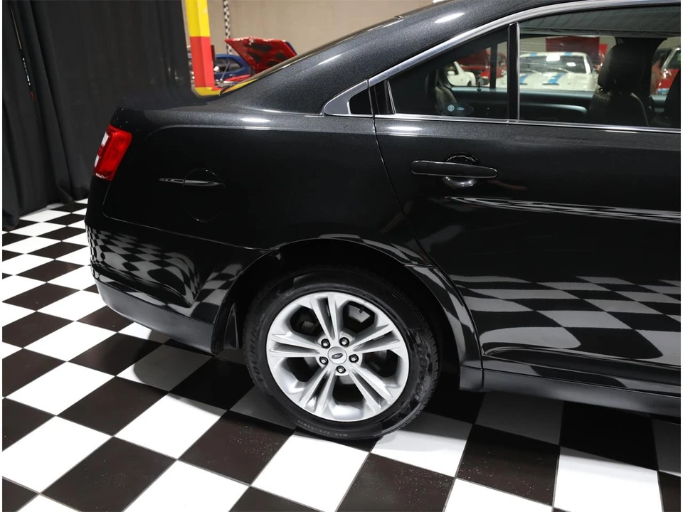 2013 Ford Taurus 6th Gen - Image 17 of 31