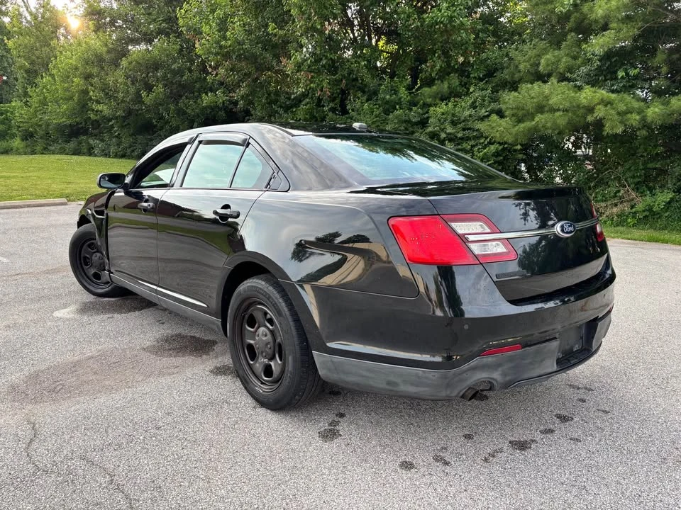 2013 Ford Taurus 6th Gen - Image 5 of 10