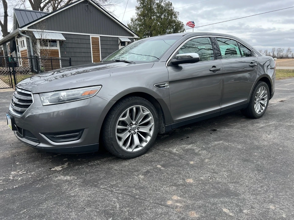 2013 Ford Taurus 6th Gen - Image 4 of 10