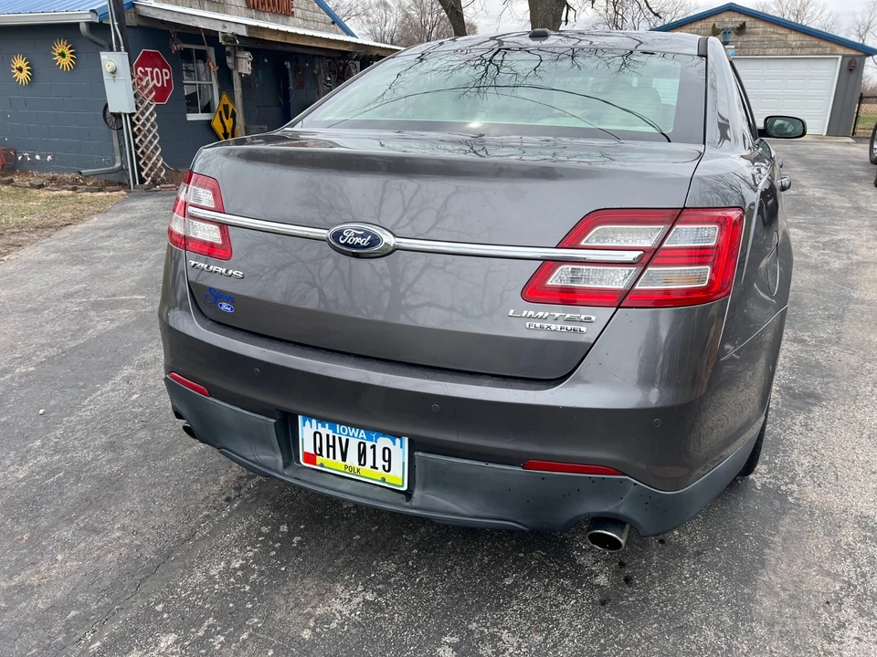 2013 Ford Taurus 6th Gen - Image 5 of 10