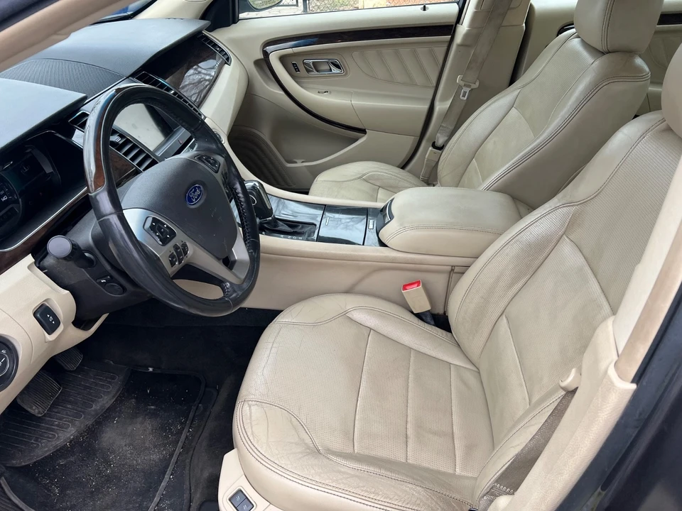 2013 Ford Taurus 6th Gen - Image 6 of 10