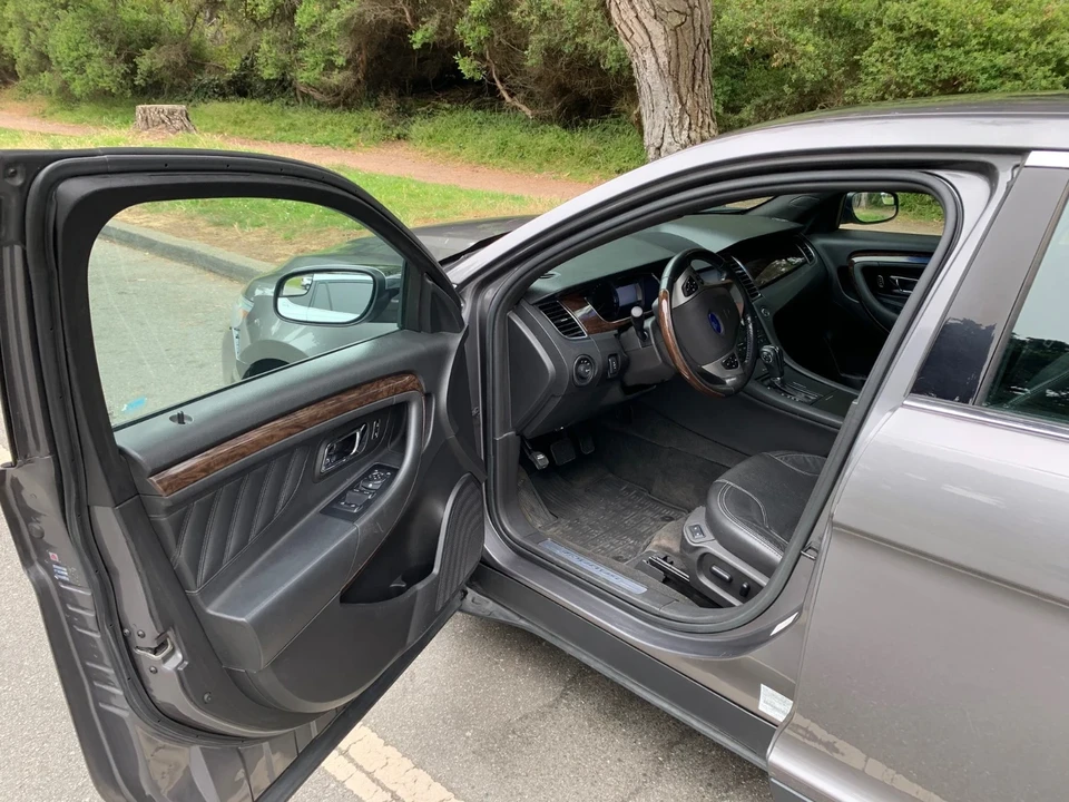 2013 Ford Taurus 5th Gen - Image 5 of 18