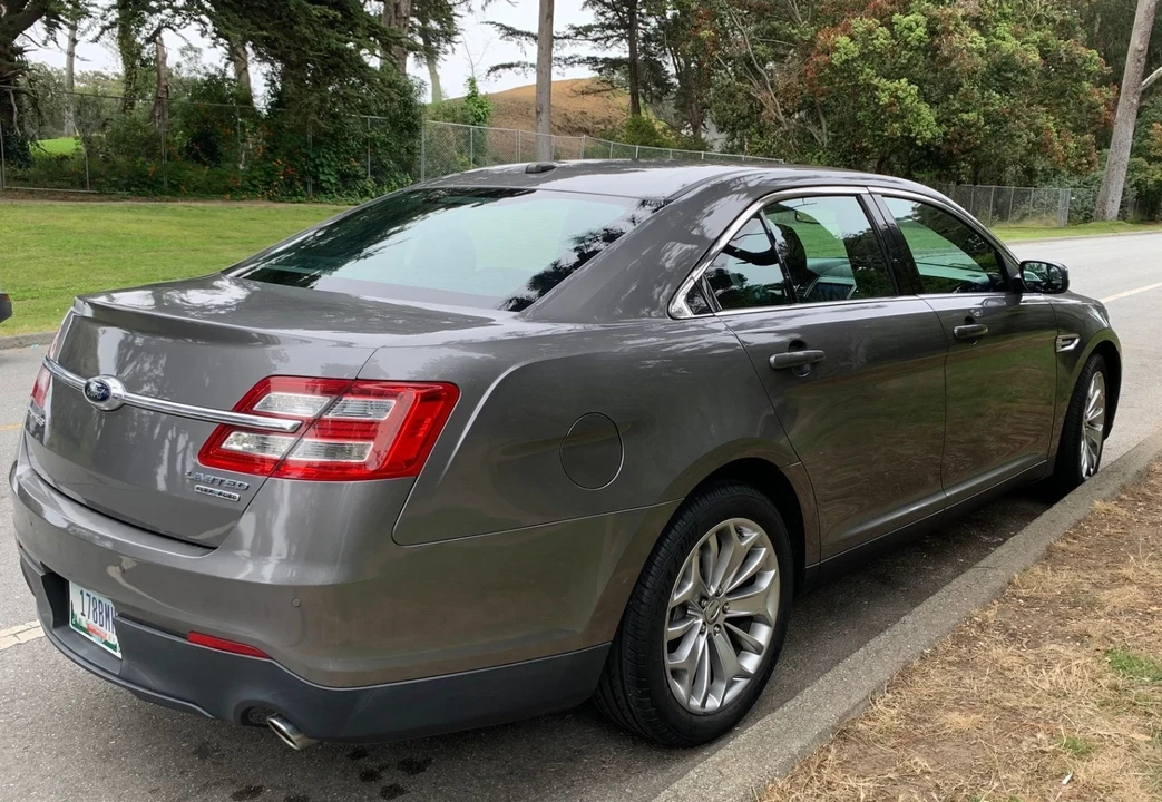 2013 Ford Taurus 5th Gen - Image 3 of 18