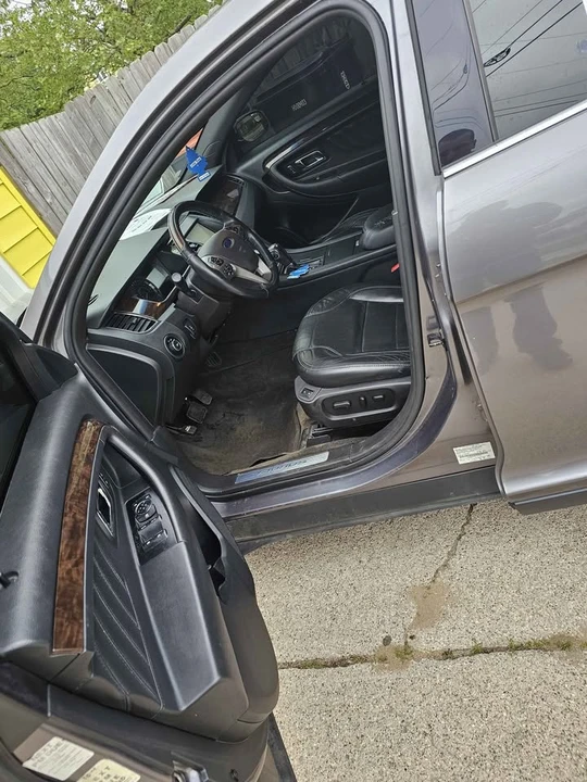 2013 Ford Taurus 6th Gen - Image 9 of 13