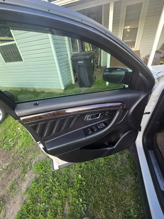 2013 Ford Taurus 6th Gen - Image 6 of 12
