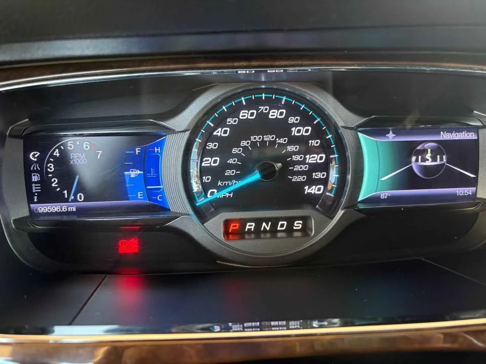 2013 Ford Taurus 6th Gen - Image 9 of 10