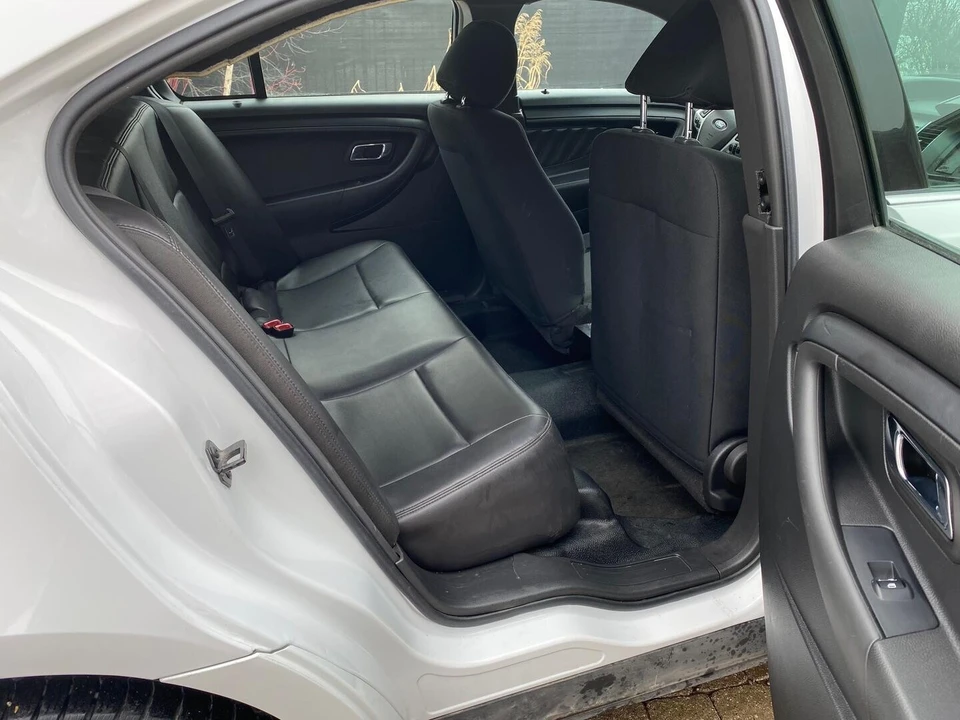 2013 Ford Taurus 5th Gen - Image 6 of 17