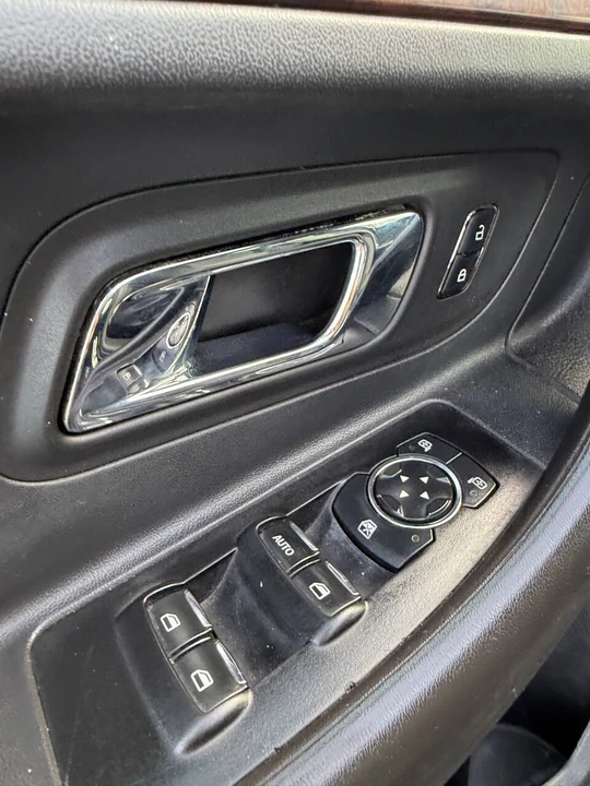 2013 Ford Taurus 5th Gen - Image 18 of 21