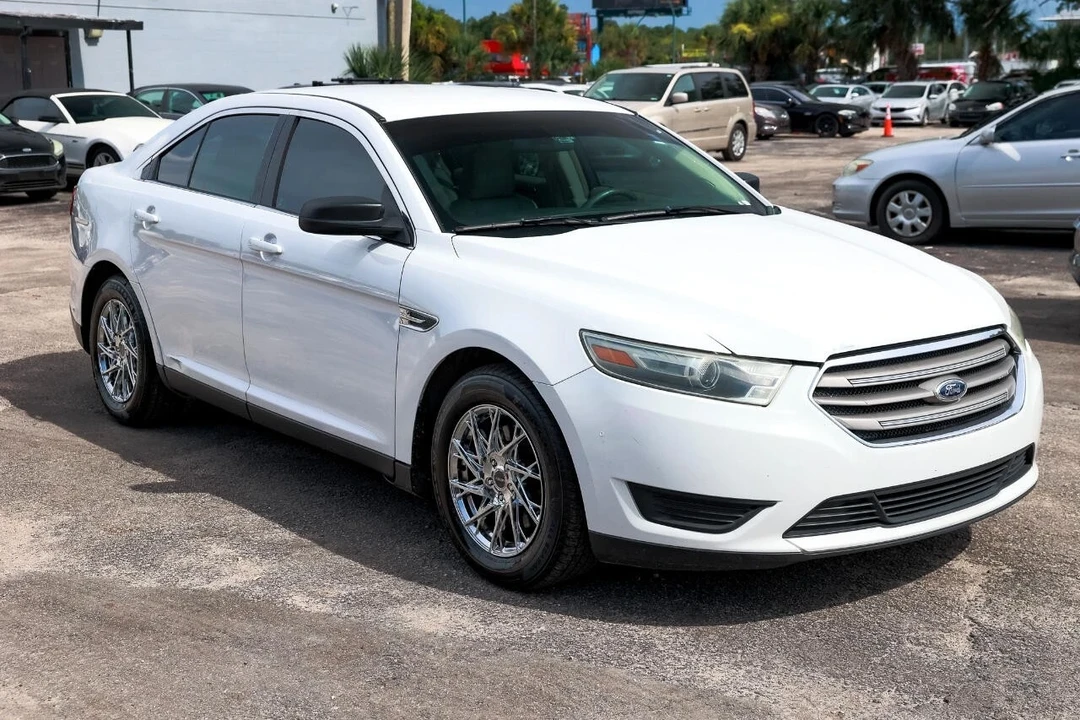 2013 Ford Taurus 5th Gen - Image 15 of 21