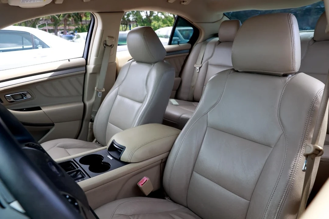 2013 Ford Taurus 5th Gen - Image 6 of 12