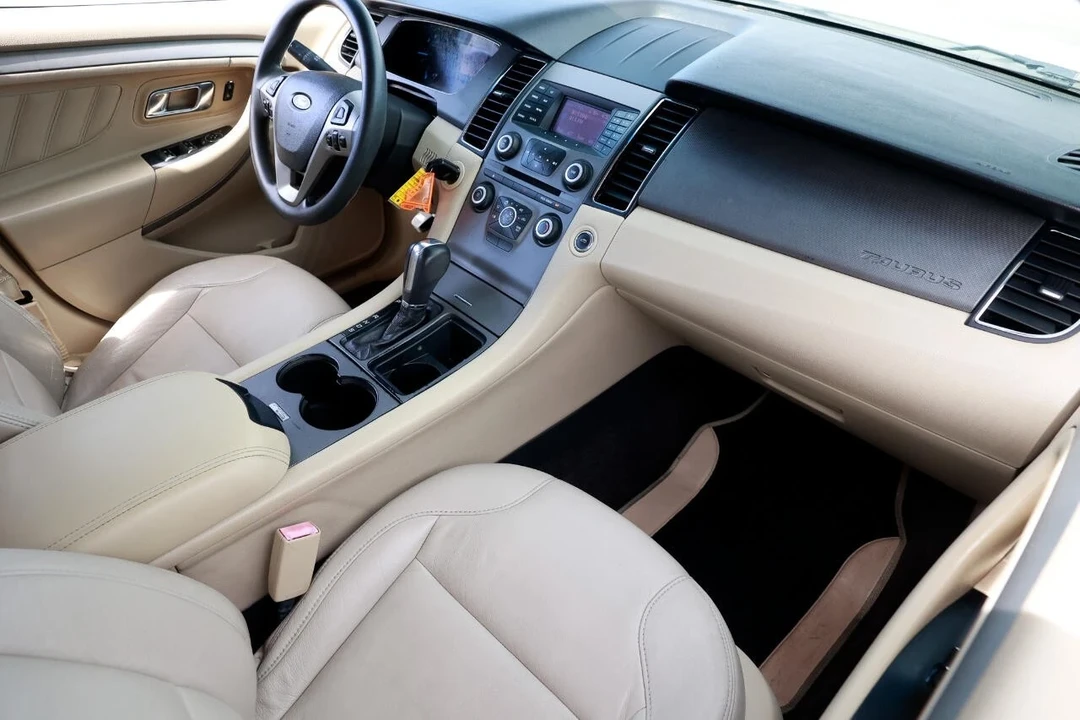 2013 Ford Taurus 5th Gen - Image 18 of 21