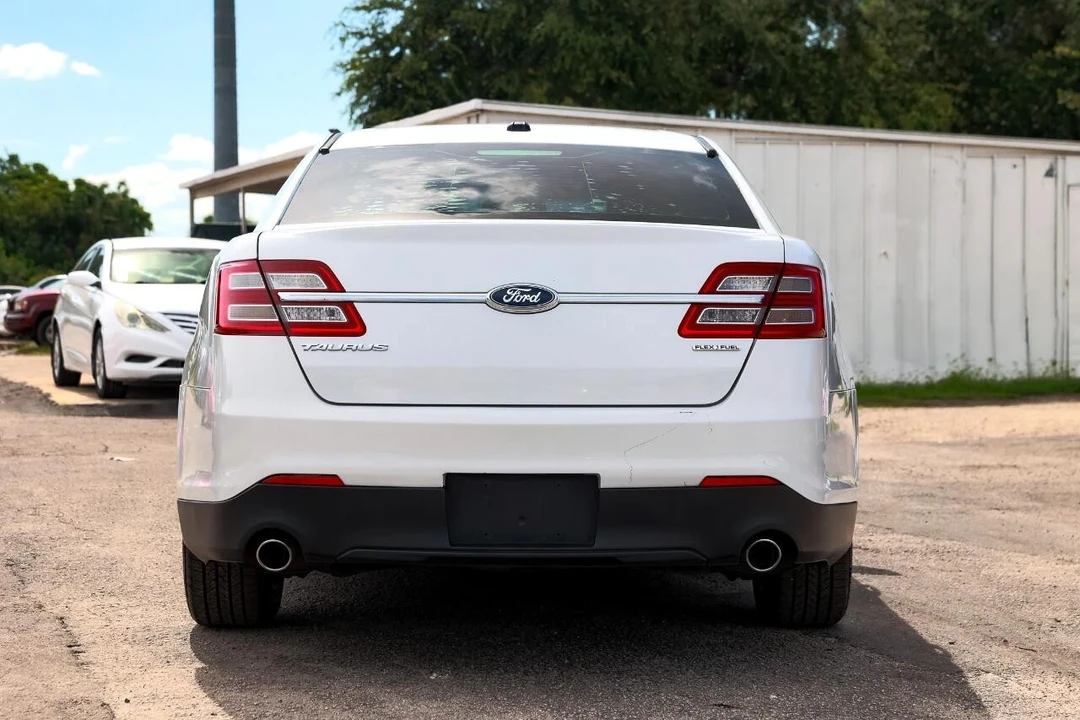2013 Ford Taurus 5th Gen - Image 7 of 12