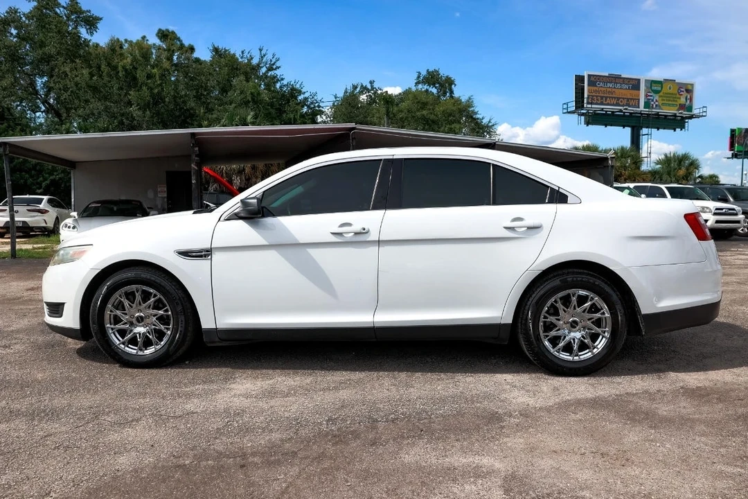 2013 Ford Taurus 5th Gen - Image 3 of 12