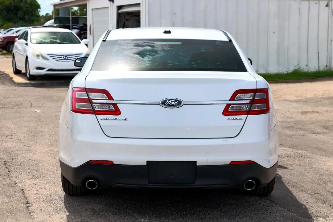 2013 Ford Taurus 5th Gen - Image 9 of 12