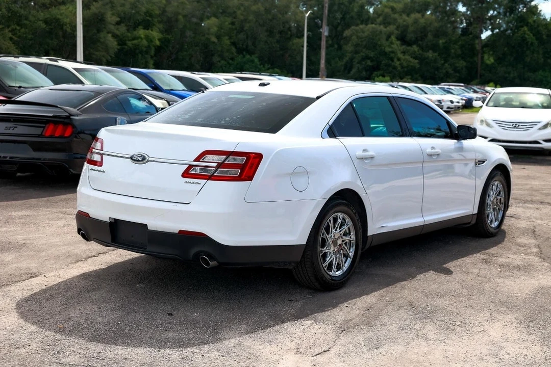 2013 Ford Taurus 5th Gen - Image 11 of 12
