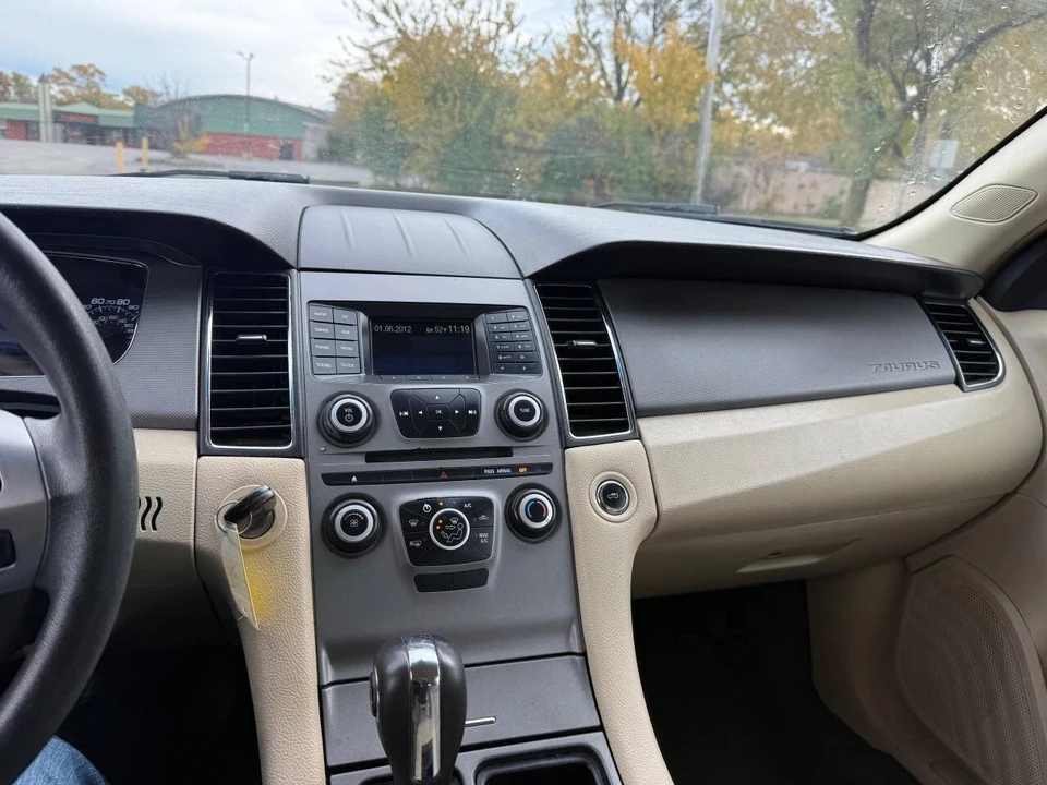 2013 Ford Taurus 5th Gen - Image 20 of 21