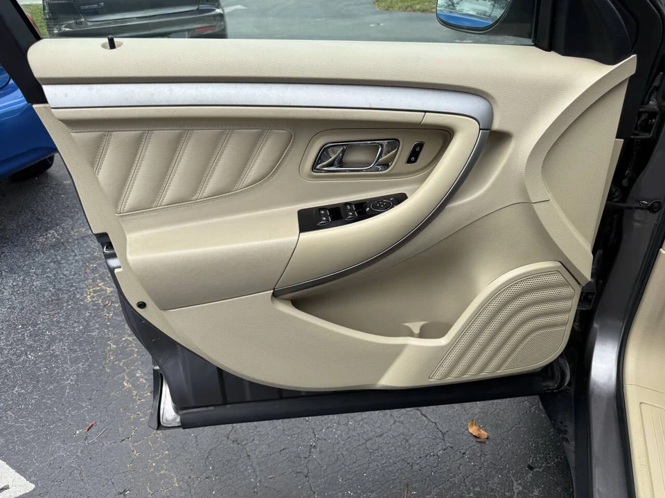 2013 Ford Taurus 5th Gen - Image 17 of 21