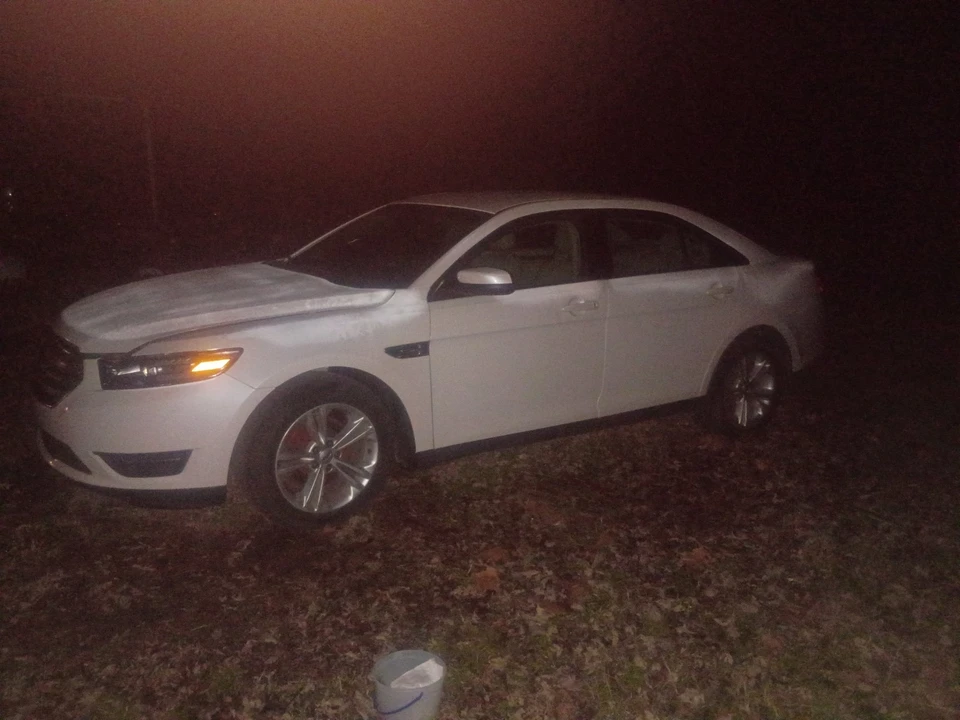 2013 Ford Taurus 5th Gen - Image 3 of 15
